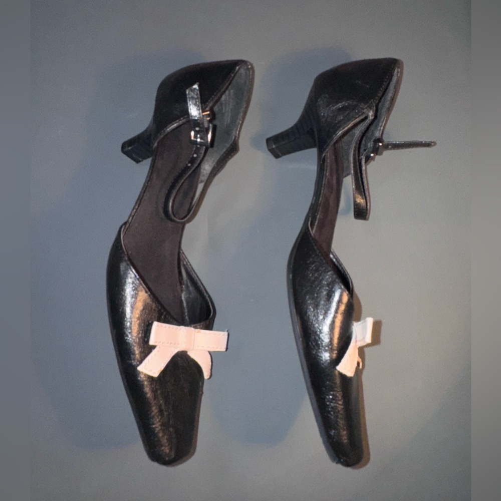 Aerosoles Elegant Black Little Heels with Cream Bow, Size 8 - Picture 5 of 16